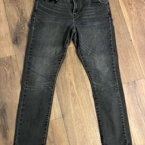 Levi’s Classic Mid Rise Skinny Jeans Dark Wash Size 12